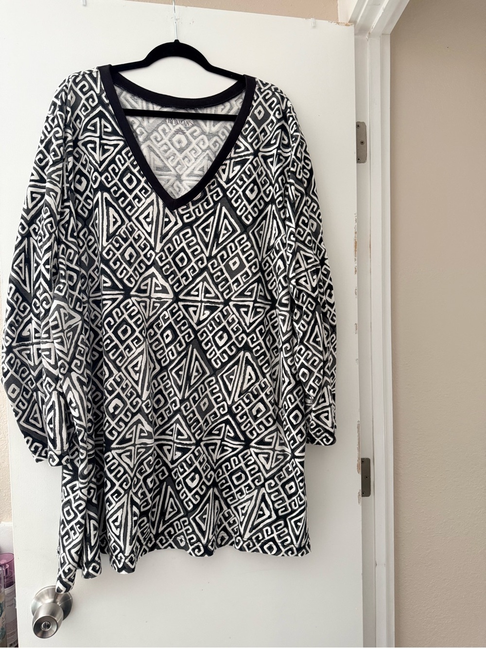Roaman’s Aztec Print Pullover V-neck Stretchy Blouse | Women’s Size 4X
